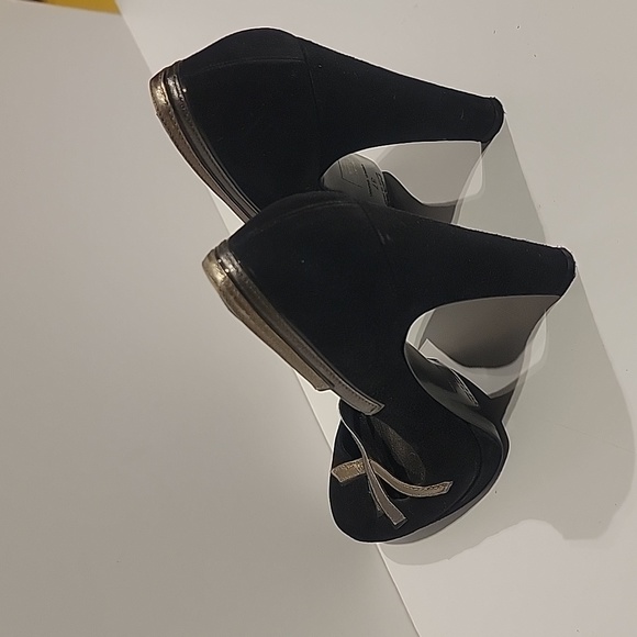 Glamorous Prada Heels - Picture 5 of 7